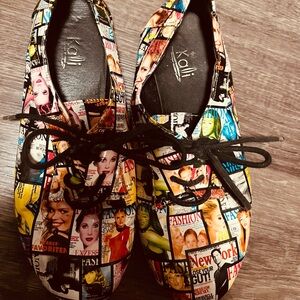 Printed magazine shoes . Old shoes.Good condition. Shoe strings needs replacing.